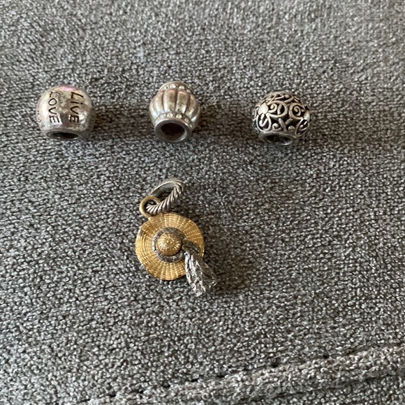 Brighton charms - Picture 2 of 2